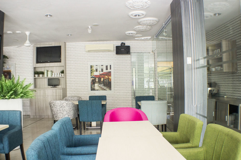 Hotel Feodora Grogol Джакарта Екстериор снимка
