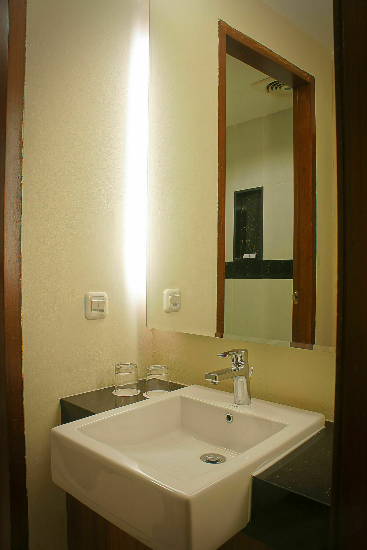 Hotel Feodora Grogol Джакарта Екстериор снимка