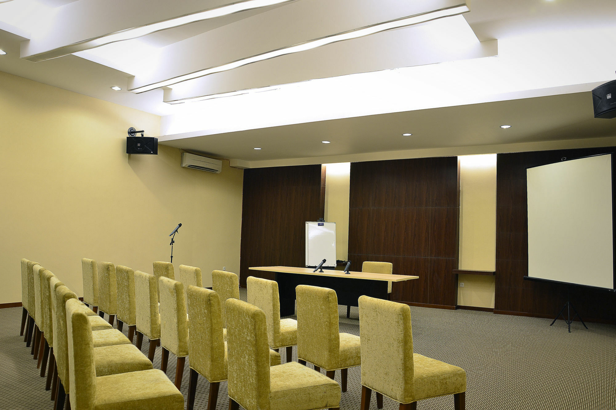 Hotel Feodora Grogol Джакарта Екстериор снимка